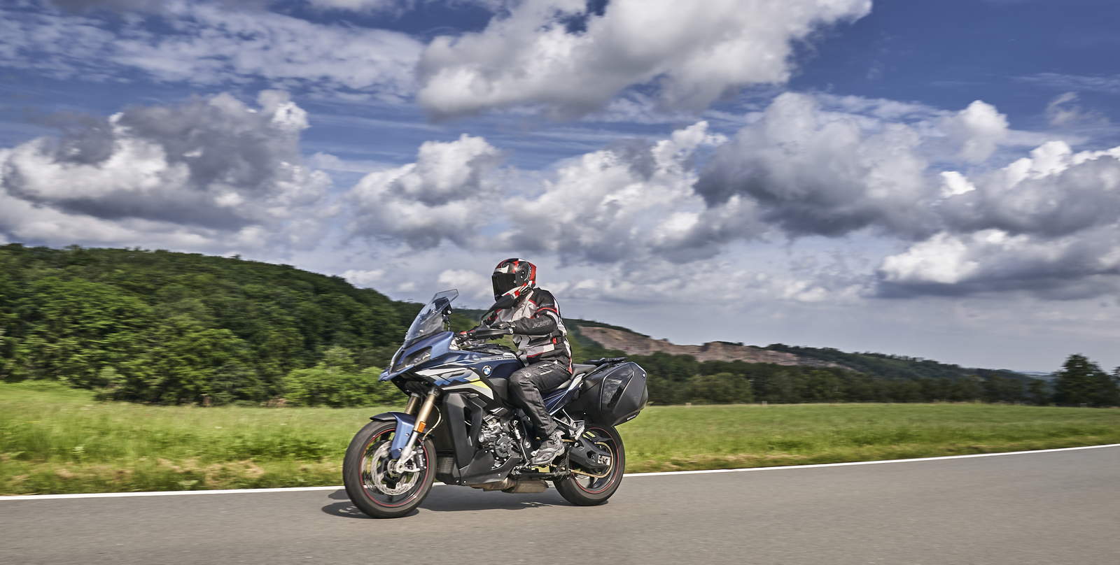 BMW S 1000 XR vs Suzuki GSX 1000 GX